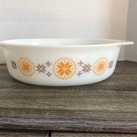 Vtg PYREX Town and Country Casserole Dish - Picture 2 of 12